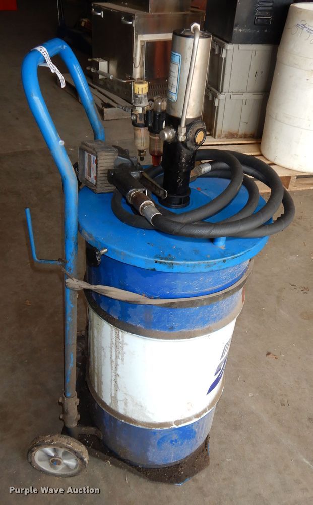 2000 LubeQ gear lube dispenser in Topeka, KS Item HD9358 sold Purple Wave