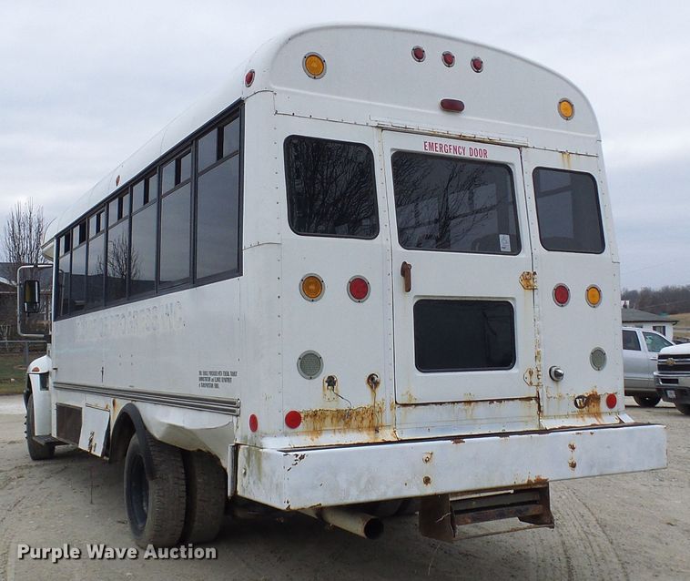 image for item DC2840 2004 International PC015  shuttle bus