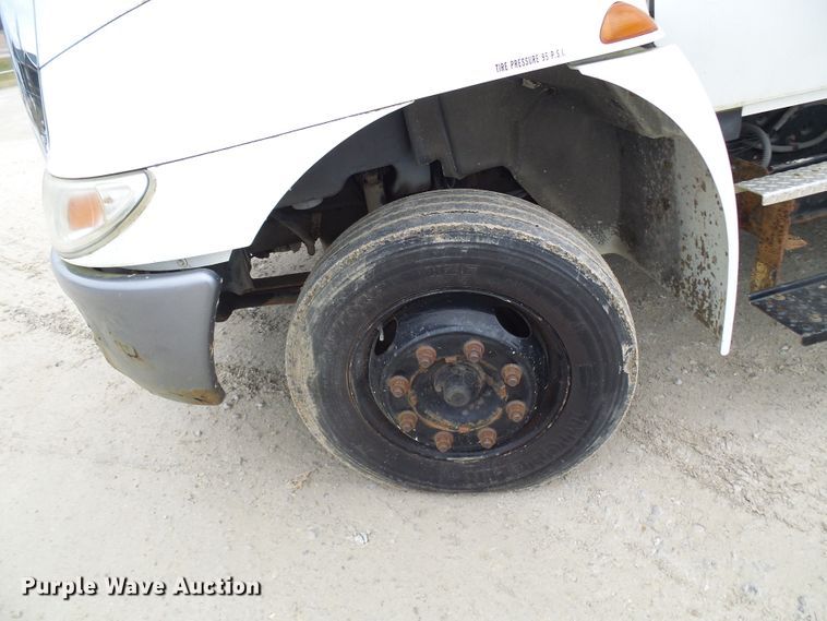 image for item DC2840 2004 International PC015  shuttle bus