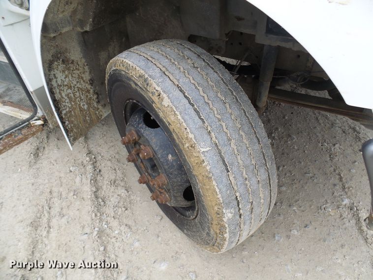 image for item DC2840 2004 International PC015  shuttle bus