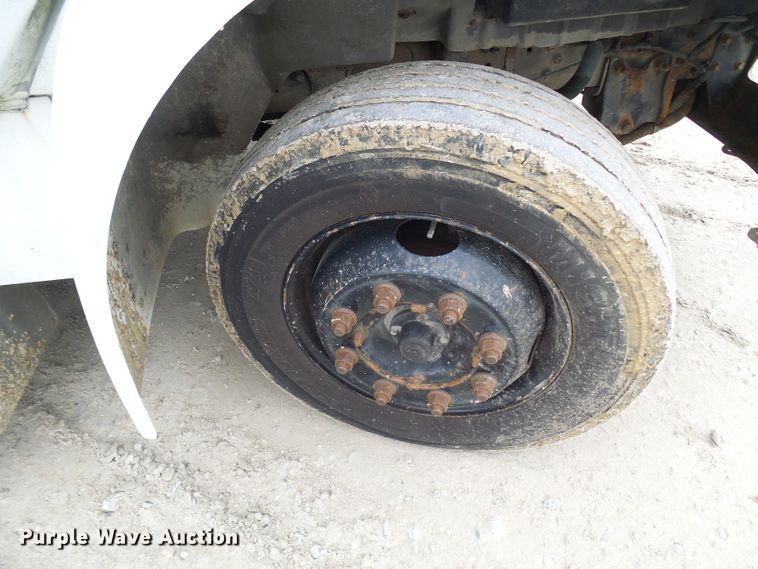 image for item DC2840 2004 International PC015  shuttle bus