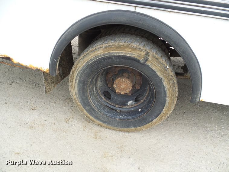 image for item DC2840 2004 International PC015  shuttle bus