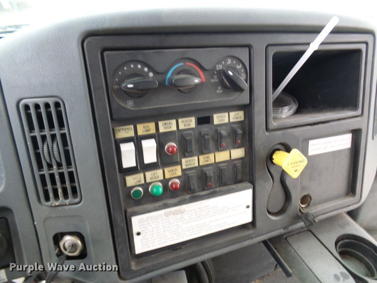 image for item DC2840 2004 International PC015  shuttle bus