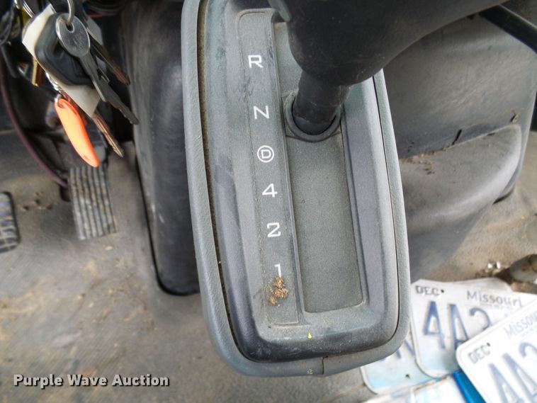 image for item DC2840 2004 International PC015  shuttle bus