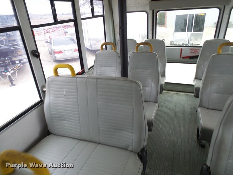 image for item DC2840 2004 International PC015  shuttle bus