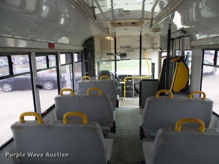 image for item DC2840 2004 International PC015  shuttle bus