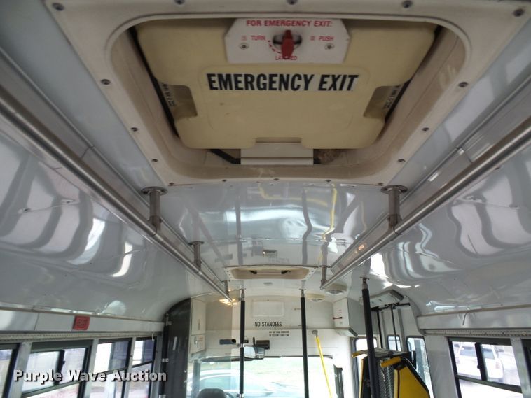 image for item DC2840 2004 International PC015  shuttle bus