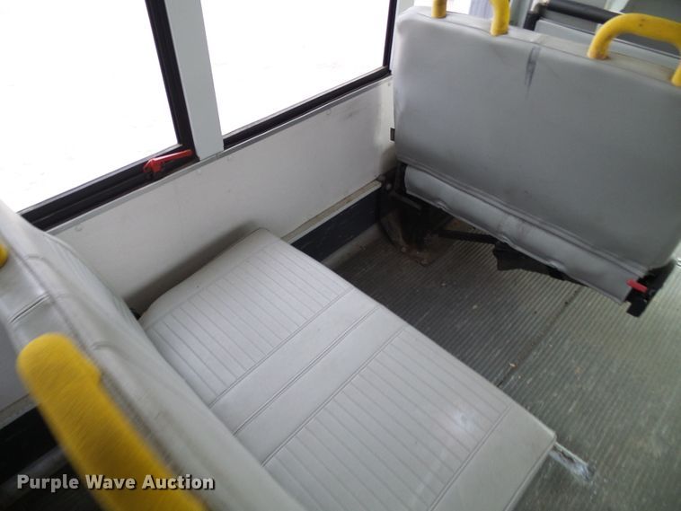 image for item DC2840 2004 International PC015  shuttle bus