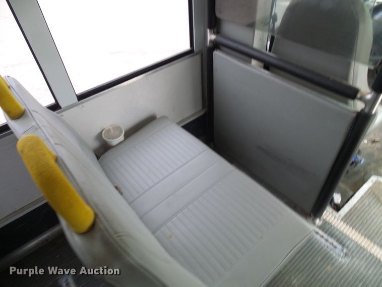 image for item DC2840 2004 International PC015  shuttle bus