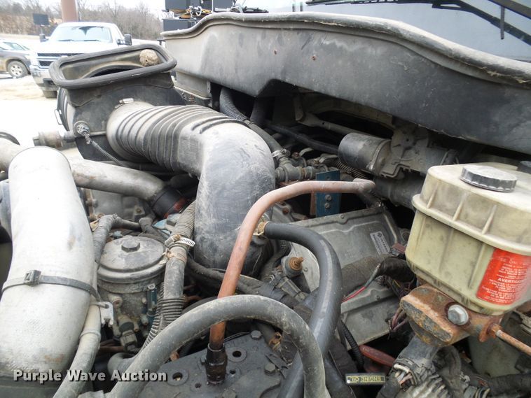 image for item DC2840 2004 International PC015  shuttle bus