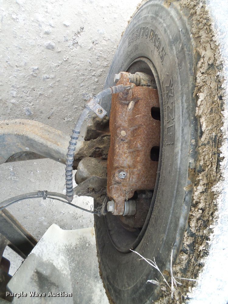 image for item DC2840 2004 International PC015  shuttle bus