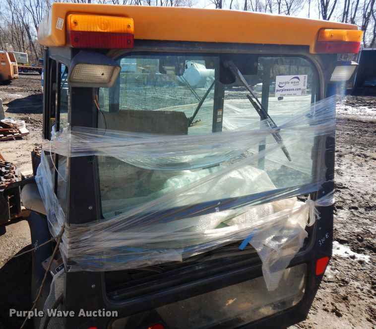 image for item DF6759 John Deere 310E cab