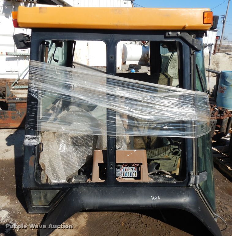 image for item DF6759 John Deere 310E cab