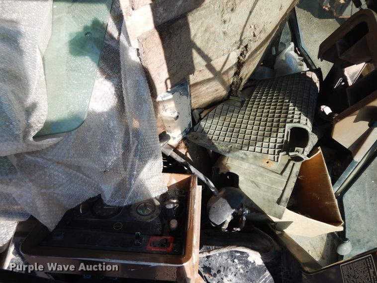 image for item DF6759 John Deere 310E cab