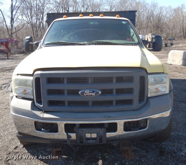 image for item DF6761 2005 Ford F450  flat dump bed truck