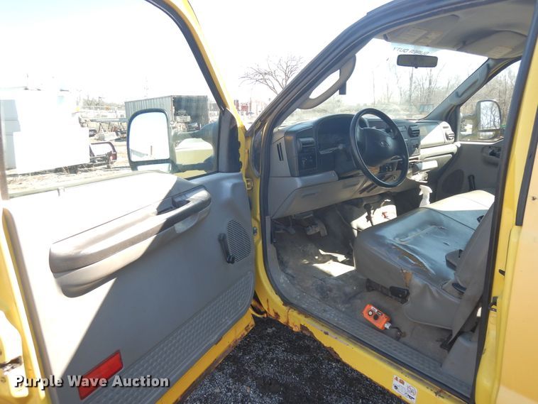 image for item DF6761 2005 Ford F450  flat dump bed truck