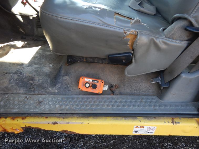 image for item DF6761 2005 Ford F450  flat dump bed truck