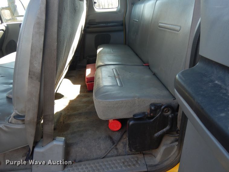 image for item DF6761 2005 Ford F450  flat dump bed truck