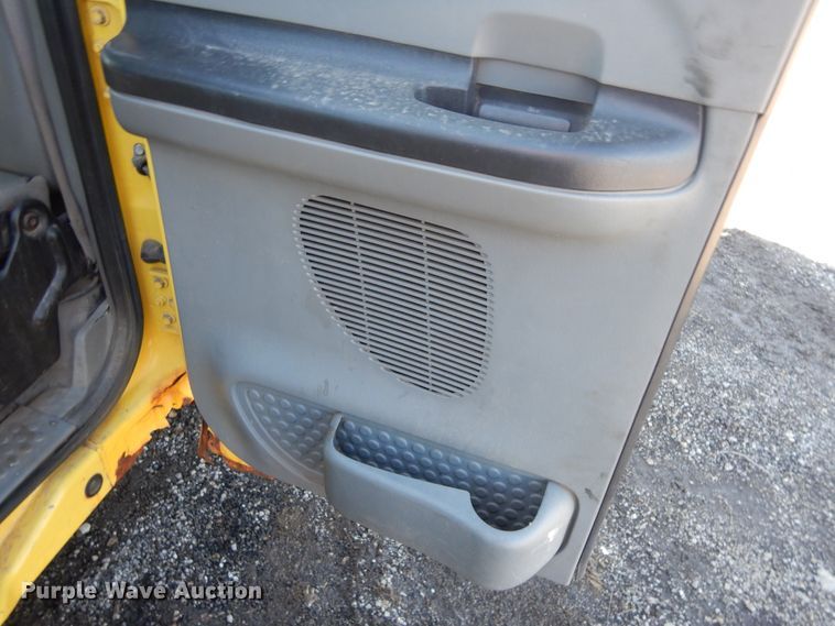 image for item DF6761 2005 Ford F450  flat dump bed truck