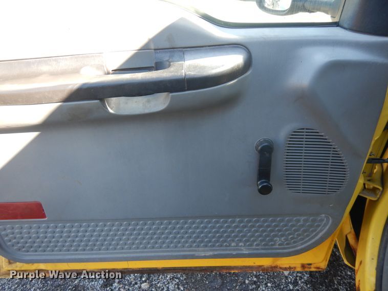 image for item DF6761 2005 Ford F450  flat dump bed truck