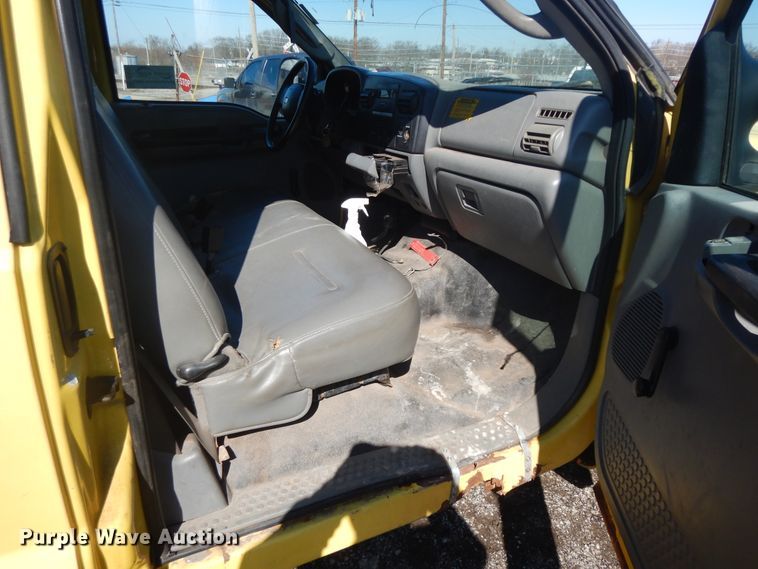 image for item DF6761 2005 Ford F450  flat dump bed truck