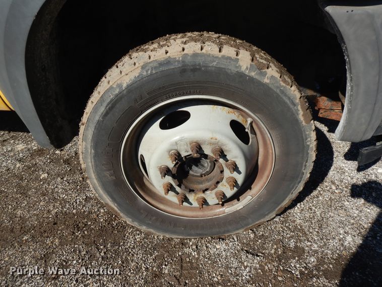 image for item DF6761 2005 Ford F450  flat dump bed truck