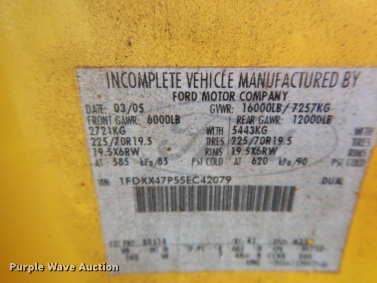 image for item DF6761 2005 Ford F450  flat dump bed truck