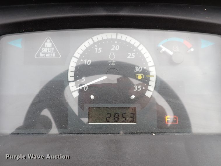 image for item DJ0060 2017 John Deere 1025R  MFWD tractor