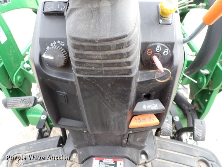 image for item DJ0060 2017 John Deere 1025R  MFWD tractor