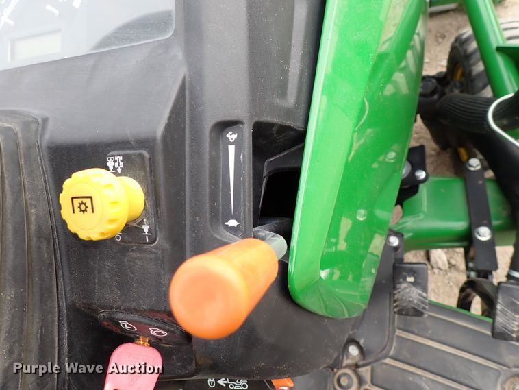 image for item DJ0060 2017 John Deere 1025R  MFWD tractor