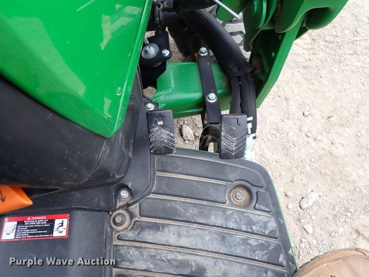 image for item DJ0060 2017 John Deere 1025R  MFWD tractor