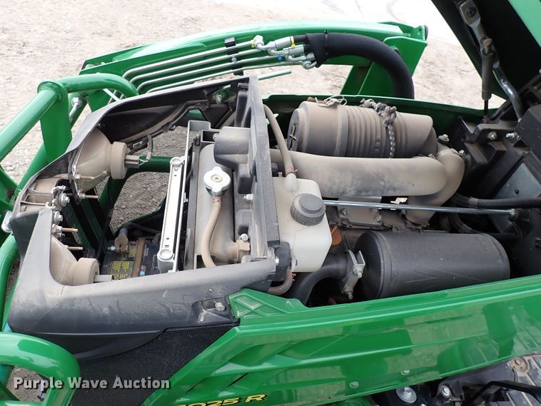 image for item DJ0060 2017 John Deere 1025R  MFWD tractor