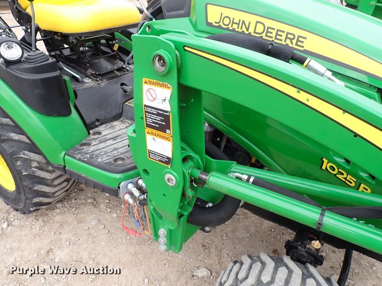 image for item DJ0060 2017 John Deere 1025R  MFWD tractor