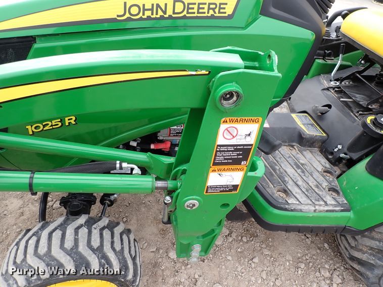 image for item DJ0060 2017 John Deere 1025R  MFWD tractor