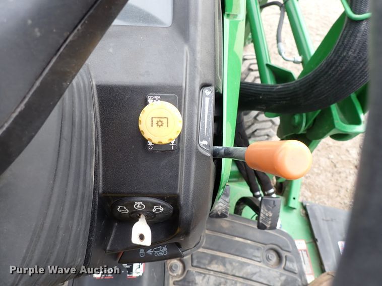 image for item DJ0062 2015 John Deere 1025R  MFWD tractor