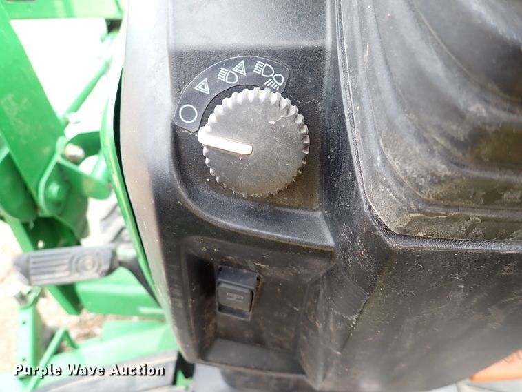 image for item DJ0062 2015 John Deere 1025R  MFWD tractor