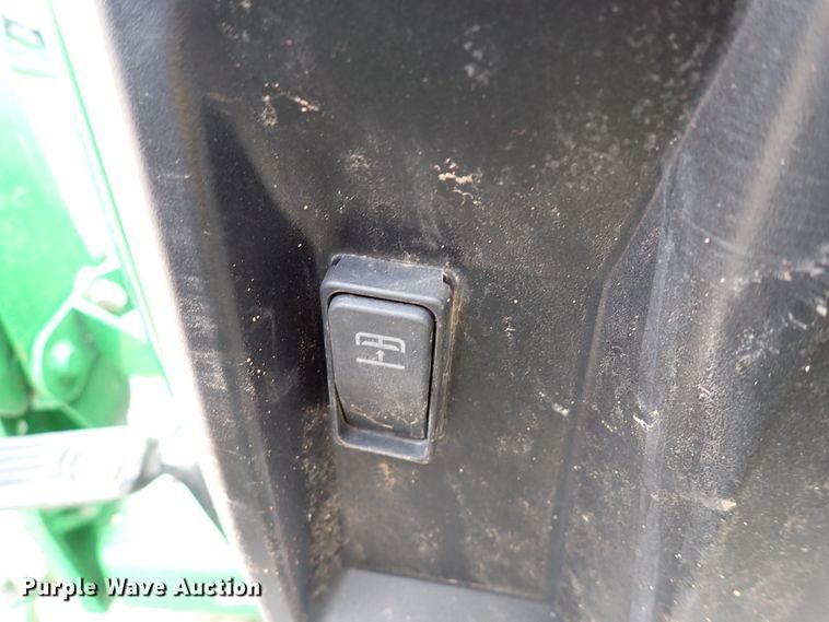 image for item DJ0062 2015 John Deere 1025R  MFWD tractor