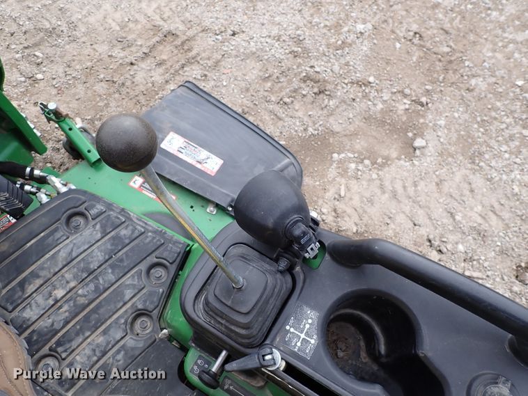 image for item DJ0062 2015 John Deere 1025R  MFWD tractor