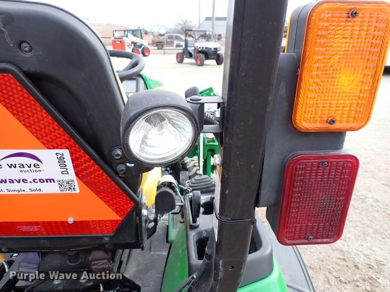image for item DJ0062 2015 John Deere 1025R  MFWD tractor