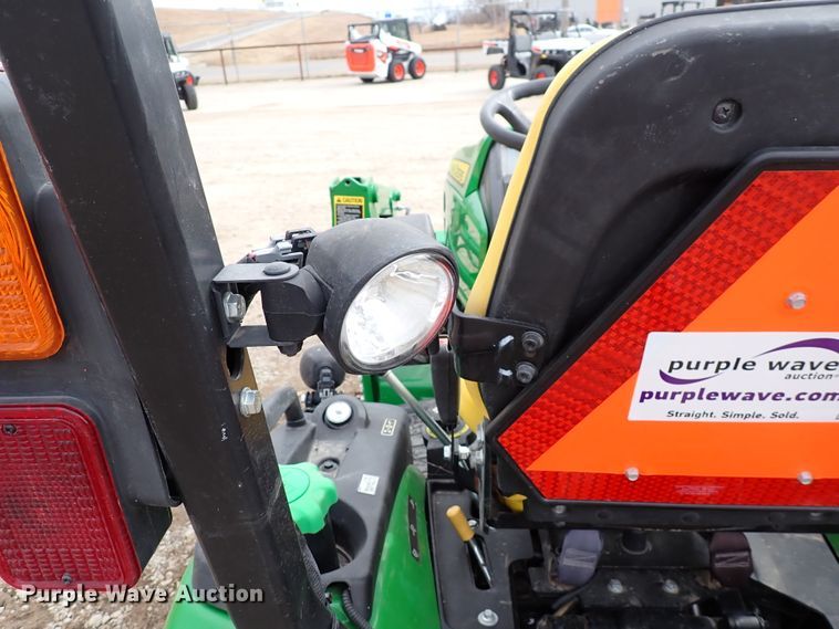 image for item DJ0062 2015 John Deere 1025R  MFWD tractor