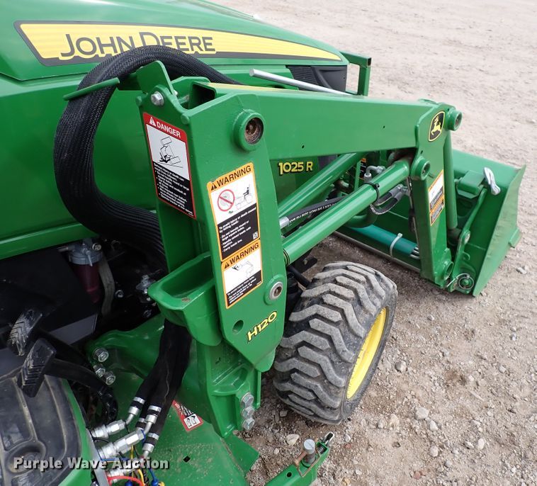 image for item DJ0062 2015 John Deere 1025R  MFWD tractor