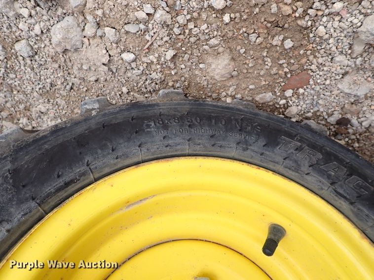 image for item DJ0062 2015 John Deere 1025R  MFWD tractor