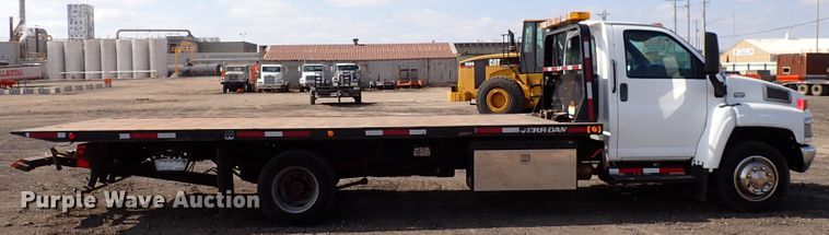 image for item DJ0089 2006 GMC C5500  rollback truck