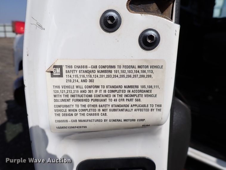 image for item DJ0089 2006 GMC C5500  rollback truck