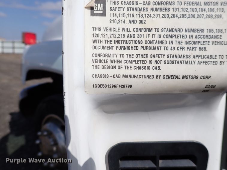 image for item DJ0089 2006 GMC C5500  rollback truck