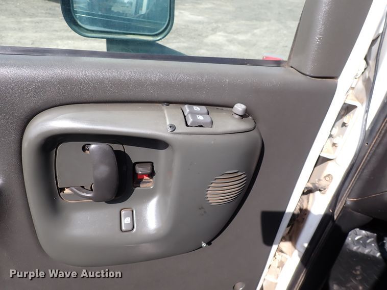 image for item DJ0089 2006 GMC C5500  rollback truck