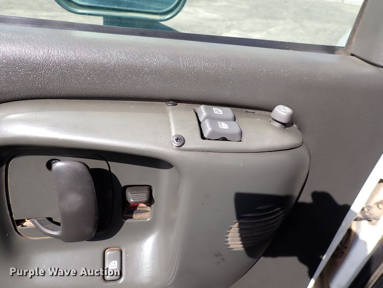 image for item DJ0089 2006 GMC C5500  rollback truck