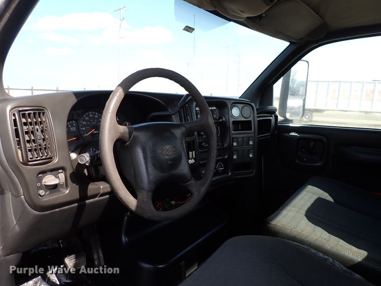 image for item DJ0089 2006 GMC C5500  rollback truck