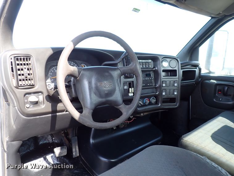 image for item DJ0089 2006 GMC C5500  rollback truck