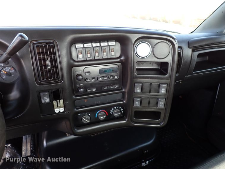 image for item DJ0089 2006 GMC C5500  rollback truck